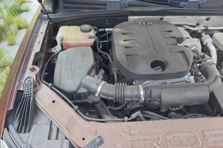 Used Roewe RX8 2018 30T Smart Connectivity All-Wheel Drive Supreme Edition Engine Bay Right