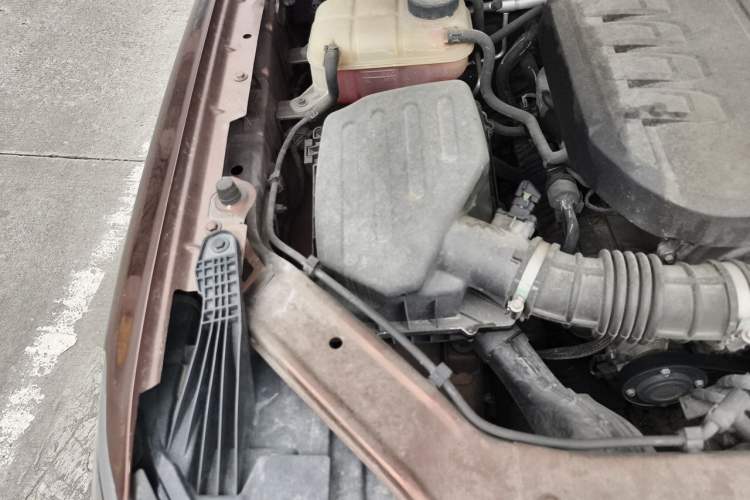 Used Roewe RX8 2018 30T Smart Connectivity Two-Wheel Drive Flagship Edition Engine Bay Right