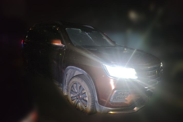 Used Roewe RX8 2018 30T Smart Connectivity Four-Wheel Drive Flagship Edition Front Right 45 Deg