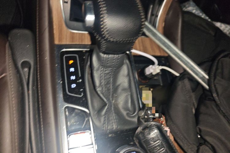 Used Roewe RX8 2018 30T Smart Connectivity Four-Wheel Drive Flagship Edition Gear Lever