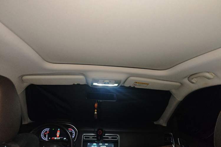 Used Roewe RX8 2018 30T Smart Connectivity Four-Wheel Drive Flagship Edition Headliner