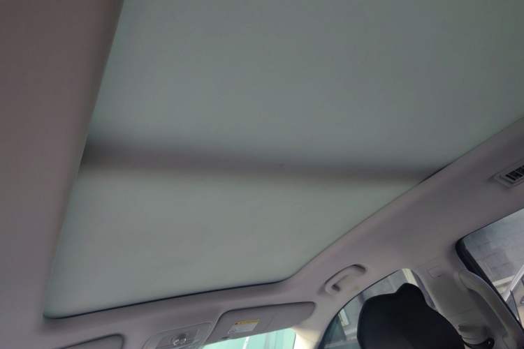 Used Roewe RX8 2018 30T Two-Wheel Drive Flagship Edition Headliner