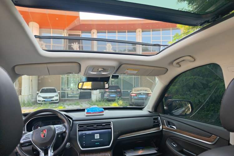 Used Roewe RX8 2018 30T Smart Connectivity All-Wheel Drive Supreme Edition Headliner