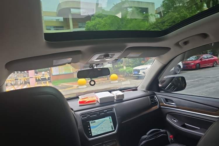 Used Roewe RX8 2018 30T Smart Connectivity Four-Wheel Drive Flagship Edition Headliner