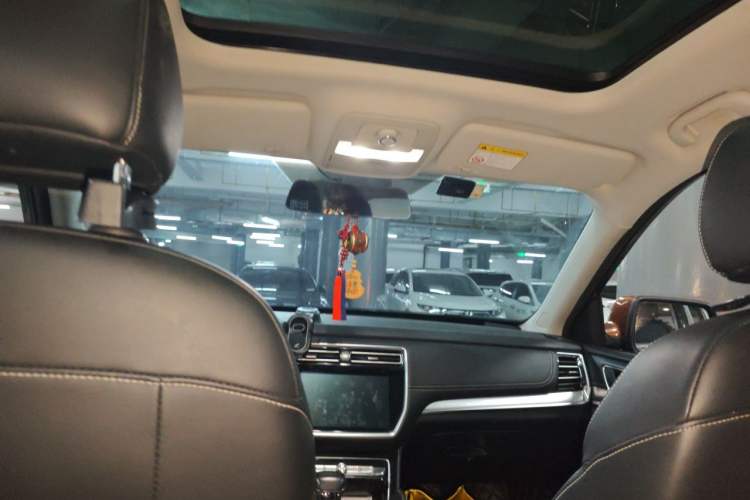 Used Roewe RX8 2018 30T Two-Wheel Drive Flagship Edition Headliner