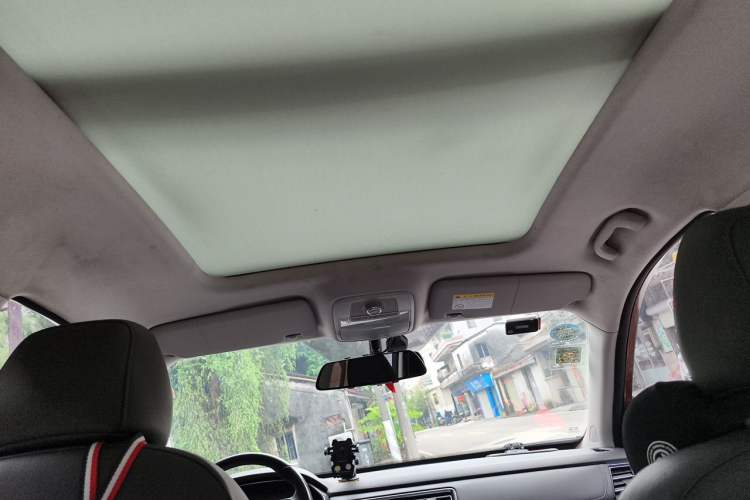 Used Roewe RX8 2018 30T Smart Connectivity Two-Wheel Drive Flagship Edition Headliner