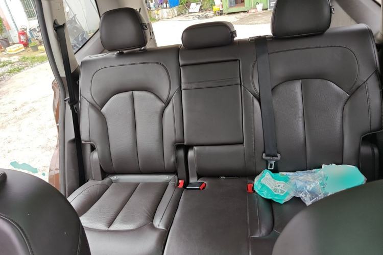 Used Roewe RX8 2018 30T Smart Connectivity Two-Wheel Drive Flagship Edition Left Rear Seat