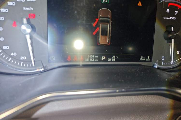 Used Roewe RX8 2018 30T Smart Connectivity Four-Wheel Drive Flagship Edition Odometer Close Up
