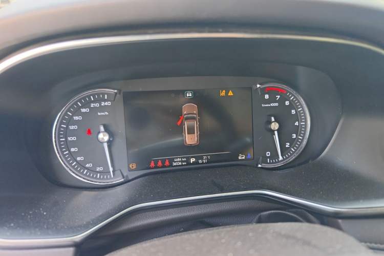 Used Roewe RX8 2018 30T Smart Connectivity All-Wheel Drive Supreme Edition Odometer Close Up