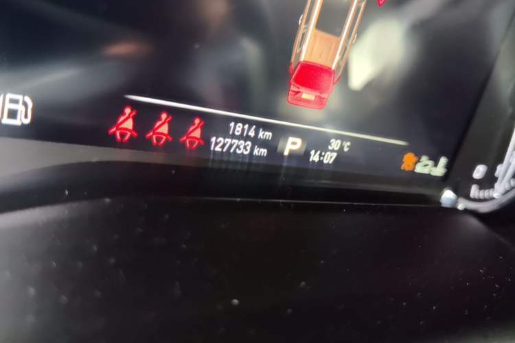 Used Roewe RX8 2018 30T Smart Connectivity All-Wheel Drive Supreme Edition Odometer Close Up