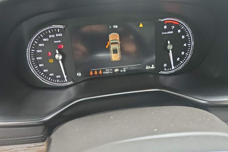 Used Roewe RX8 2018 30T Smart Connectivity Four-Wheel Drive Flagship Edition Odometer Close Up