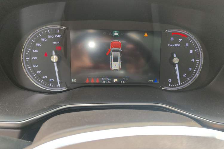 Used Roewe RX8 2018 30T Smart Connectivity All-Wheel Drive Supreme Edition Odometer Close Up