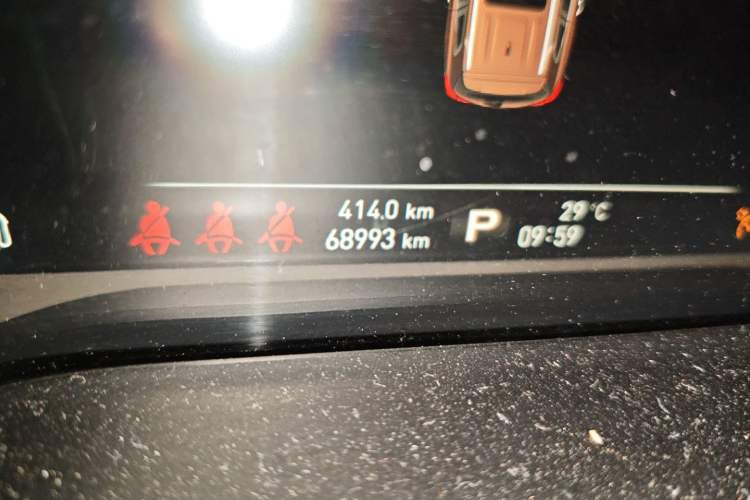 Used Roewe RX8 2018 30T Smart Connectivity Two-Wheel Drive Flagship Edition Odometer Close Up
