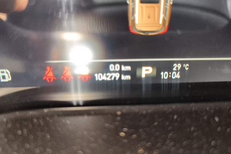 Used Roewe RX8 2018 30T Smart Connectivity Two-Wheel Drive Flagship Edition Odometer Close Up