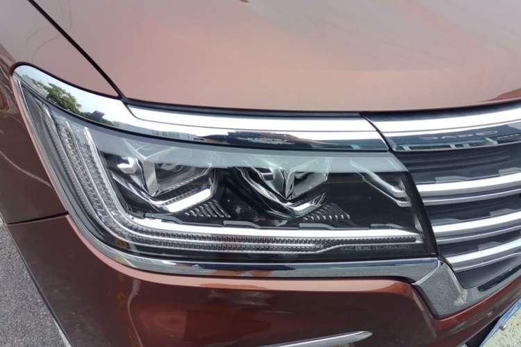 Used Roewe RX8 2018 30T Smart Connectivity All-Wheel Drive Supreme Edition Right Front Headlight