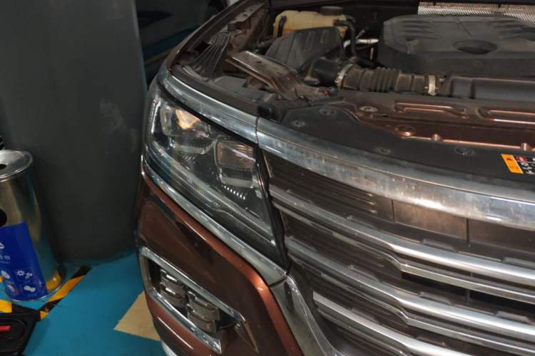 Used Roewe RX8 2018 30T Two-Wheel Drive Flagship Edition Right Front Headlight