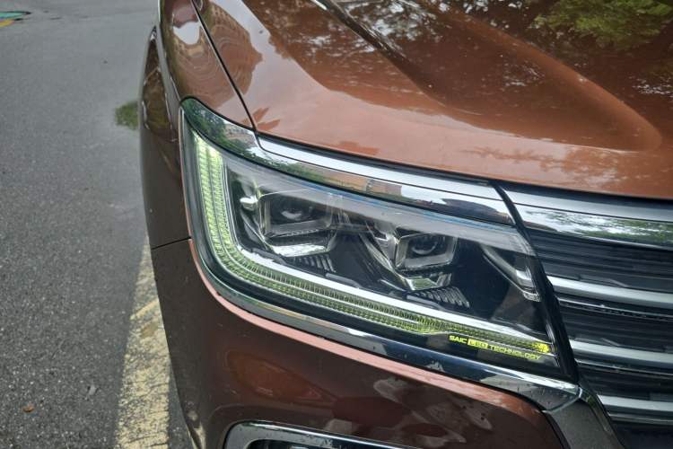 Used Roewe RX8 2018 30T Smart Connectivity Four-Wheel Drive Flagship Edition Right Front Headlight