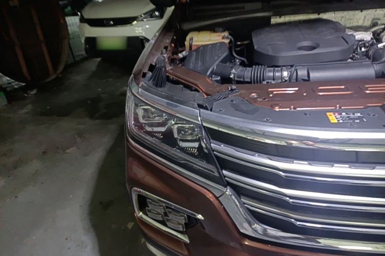 Used Roewe RX8 2018 30T Smart Connectivity Two-Wheel Drive Supreme Edition Right Front Headlight
