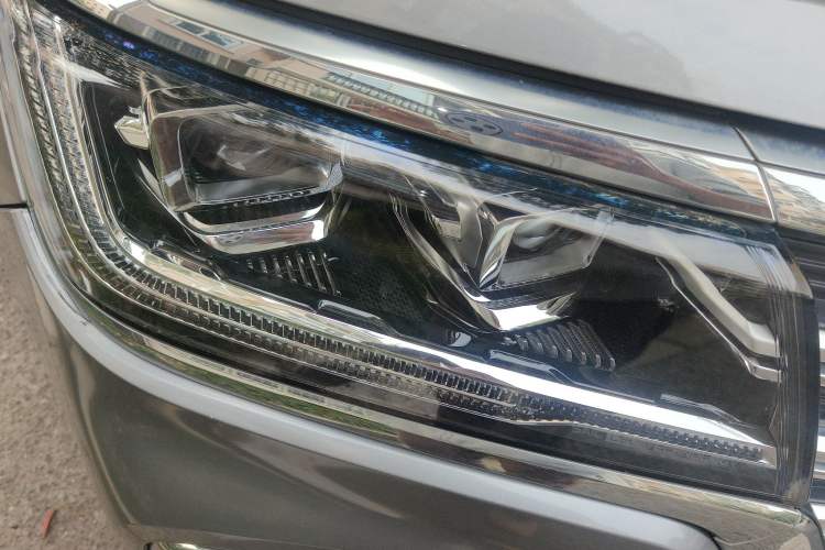 Used Roewe RX8 2018 30T Smart Connectivity All-Wheel Drive Supreme Edition Right Front Headlight