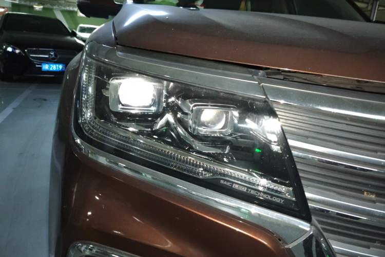 Used Roewe RX8 2018 30T Smart Connectivity Two-Wheel Drive Flagship Edition Right Front Headlight