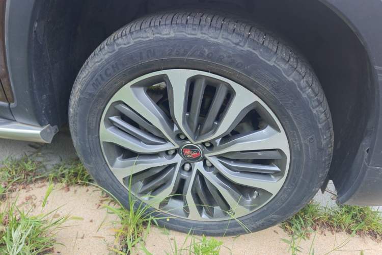 Used Roewe RX8 2018 30T Smart Connectivity All-Wheel Drive Supreme Edition Right Front Wheel Hub