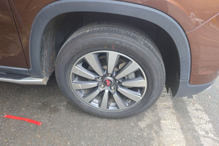 Used Roewe RX8 2018 30T Smart Connectivity Four-Wheel Drive Flagship Edition Right Front Wheel Hub