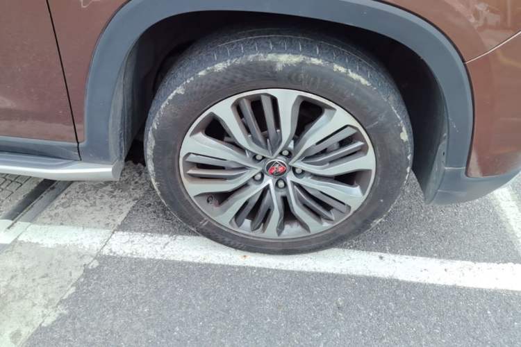 Used Roewe RX8 2018 30T Smart Connectivity All-Wheel Drive Supreme Edition Right Front Wheel Hub