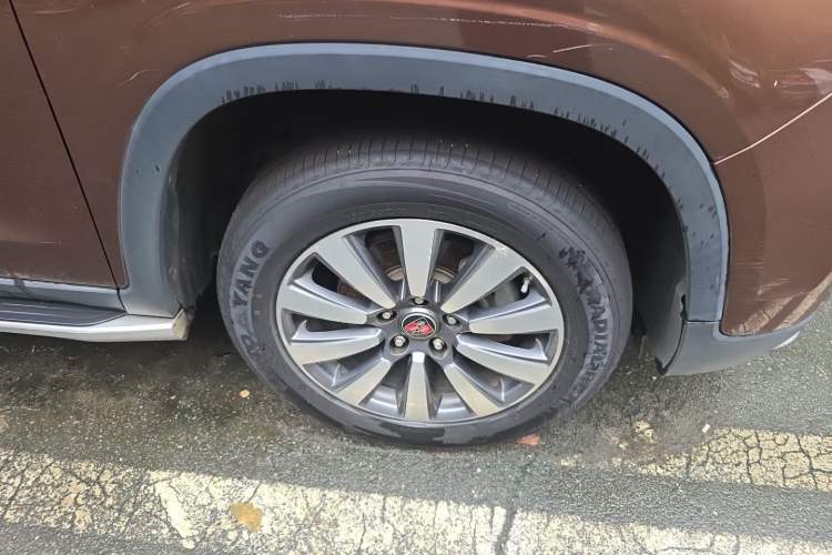 Used Roewe RX8 2018 30T Smart Connectivity Four-Wheel Drive Flagship Edition Right Front Wheel Hub