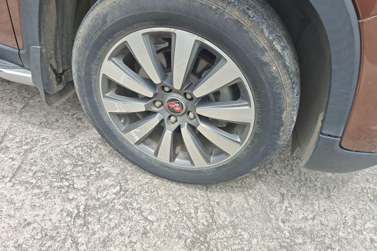 Used Roewe RX8 2018 30T Smart Connectivity Two-Wheel Drive Flagship Edition Right Front Wheel Hub