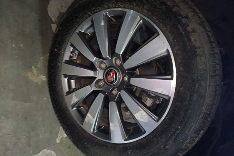 Used Roewe RX8 2018 30T Smart Connectivity Two-Wheel Drive Supreme Edition Right Front Wheel Hub