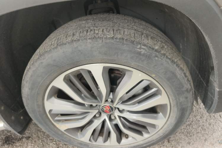 Used Roewe RX8 2018 30T Smart Connectivity All-Wheel Drive Supreme Edition Right Front Wheel Hub