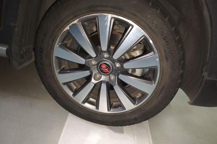 Used Roewe RX8 2018 30T Smart Connectivity Two-Wheel Drive Flagship Edition Right Front Wheel Hub