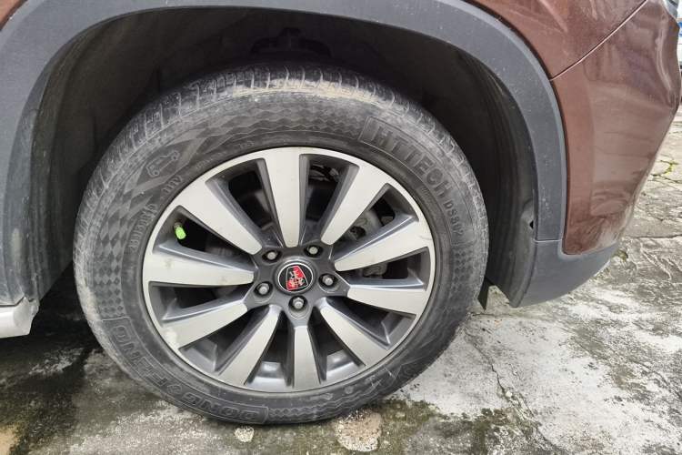 Used Roewe RX8 2018 30T Smart Connectivity Two-Wheel Drive Flagship Edition Right Front Wheel Hub