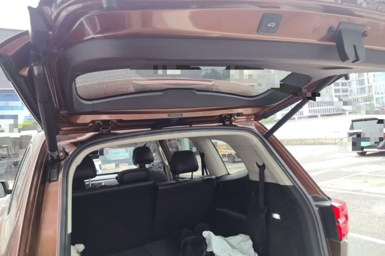 Used Roewe RX8 2018 30T Smart Connectivity All-Wheel Drive Supreme Edition Trunk
