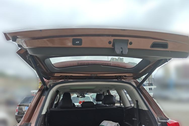 Used Roewe RX8 2018 30T Smart Connectivity Two-Wheel Drive Flagship Edition Trunk