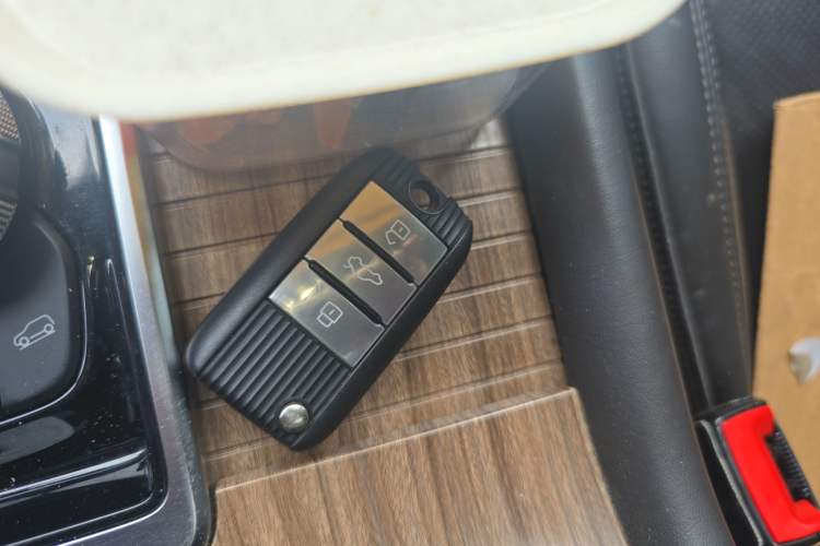 Used Roewe RX8 2018 30T Smart Connectivity Four-Wheel Drive Flagship Edition Vehicle Key