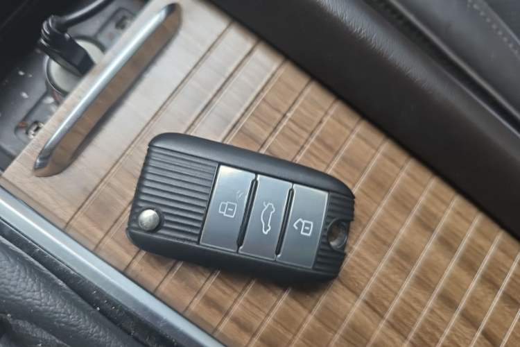 Used Roewe RX8 2018 30T Smart Connectivity Four-Wheel Drive Flagship Edition Vehicle Key