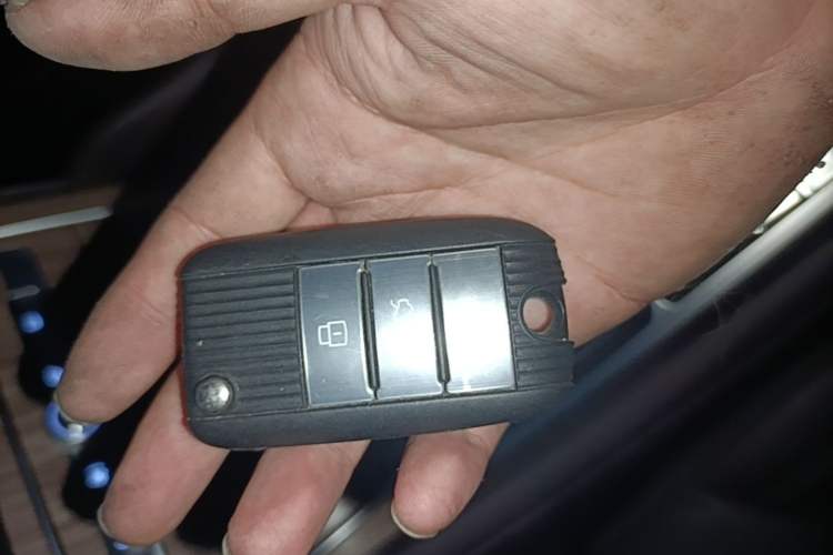 Used Roewe RX8 2018 30T Smart Connectivity Two-Wheel Drive Supreme Edition Vehicle Key