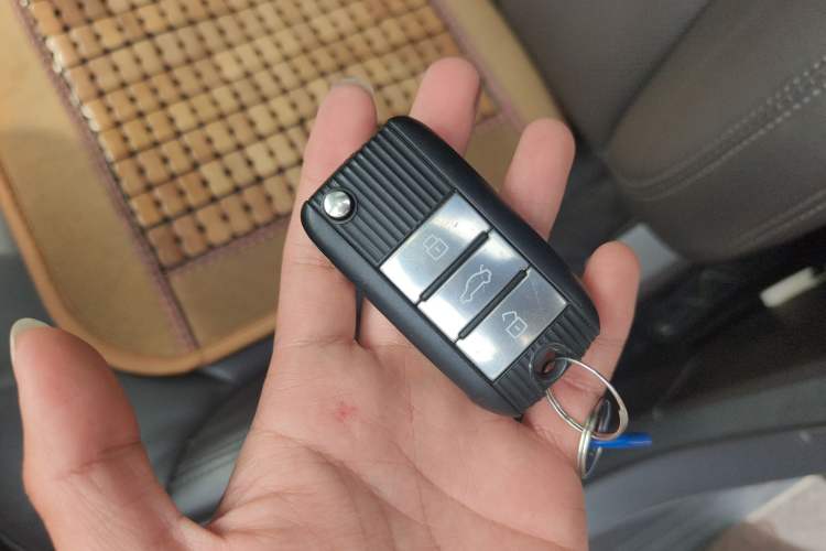 Used Roewe RX8 2018 30T Smart Connectivity All-Wheel Drive Supreme Edition Vehicle Key