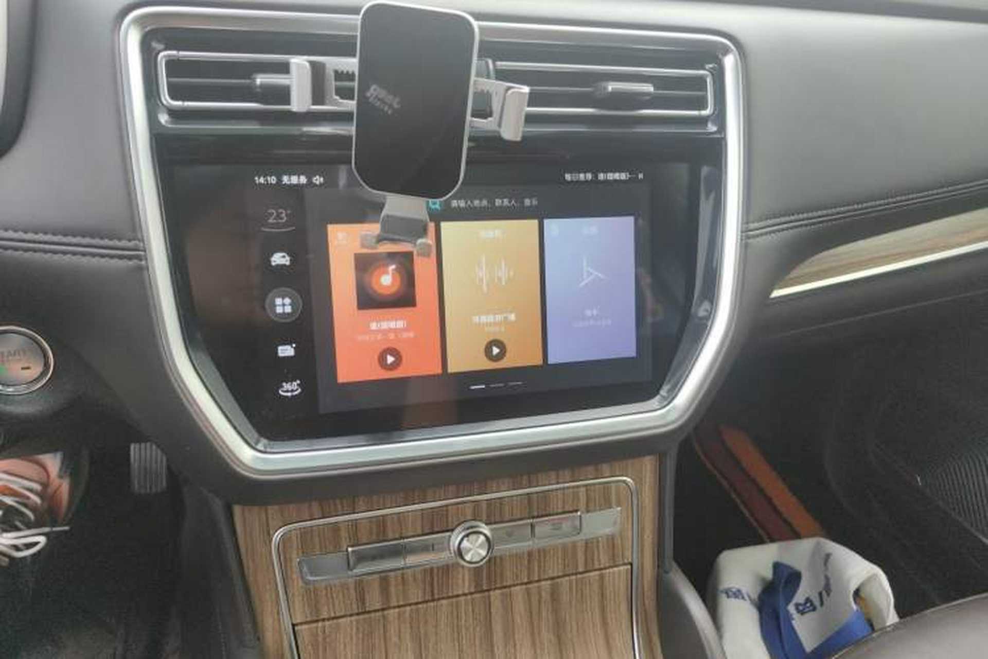 Used Roewe RX8 2018 30T Smart Connectivity Four-Wheel Drive Flagship Edition Audio And AC Panel