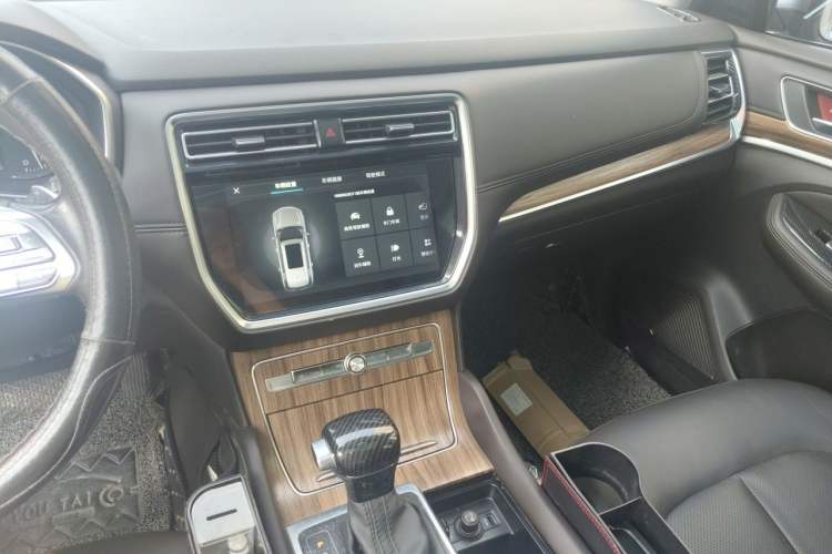 Used Roewe RX8 2018 30T Smart Connectivity Four-Wheel Drive Flagship Edition Audio And AC Panel