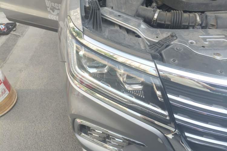 Used Roewe RX8 2018 30T Smart Connectivity Four-Wheel Drive Flagship Edition Engine Bay Right