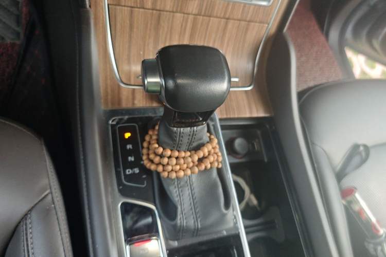 Used Roewe RX8 2018 30T Smart Connectivity Two-Wheel Drive Supreme Edition Gear Lever