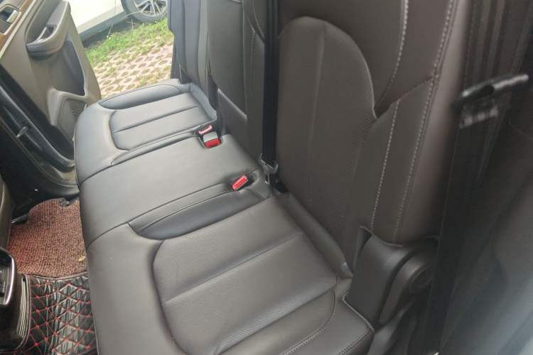 Used Roewe RX8 2018 30T Smart Connectivity Two-Wheel Drive Supreme Edition Left Rear Seat