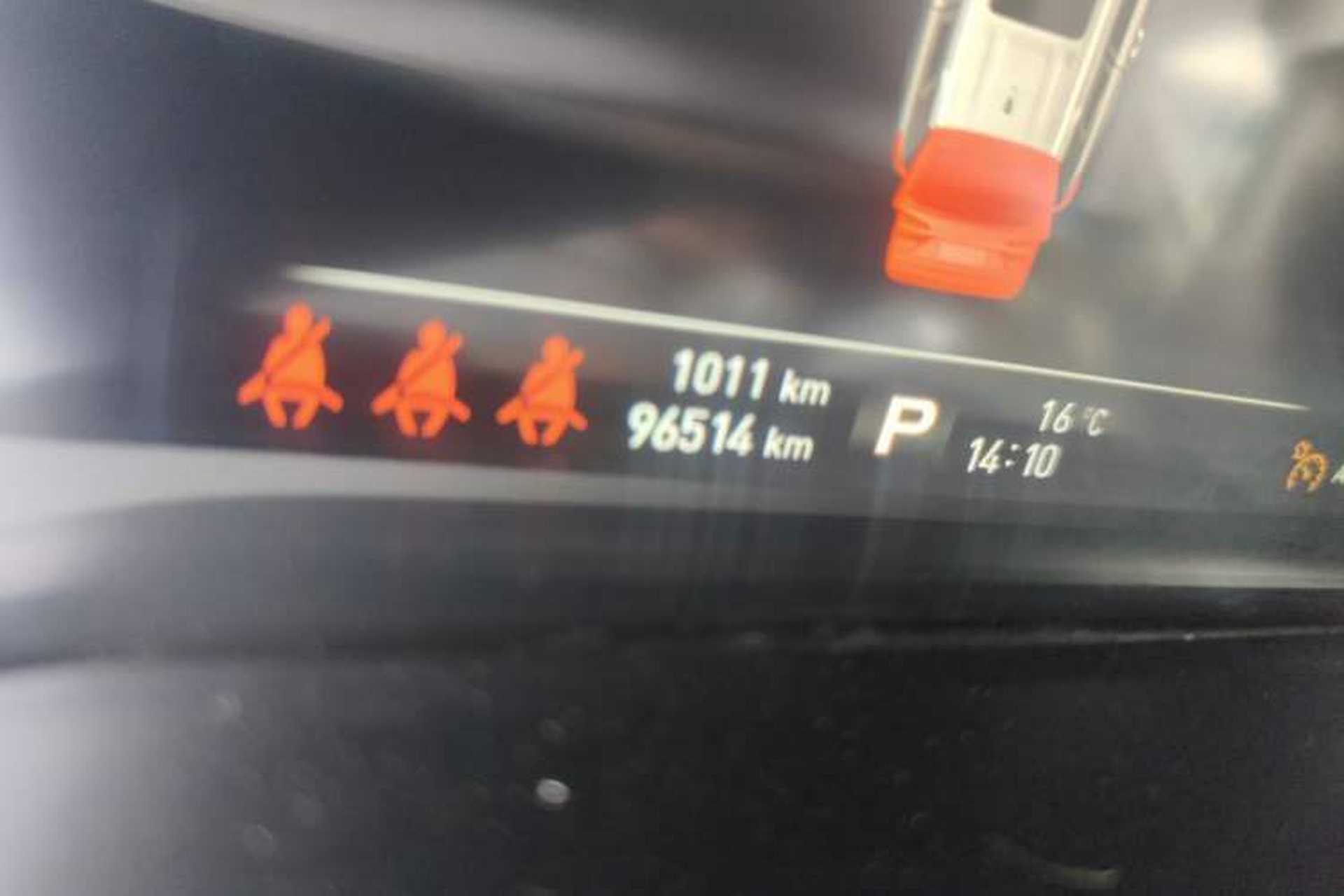 Used Roewe RX8 2018 30T Smart Connectivity Four-Wheel Drive Flagship Edition Odometer Close Up