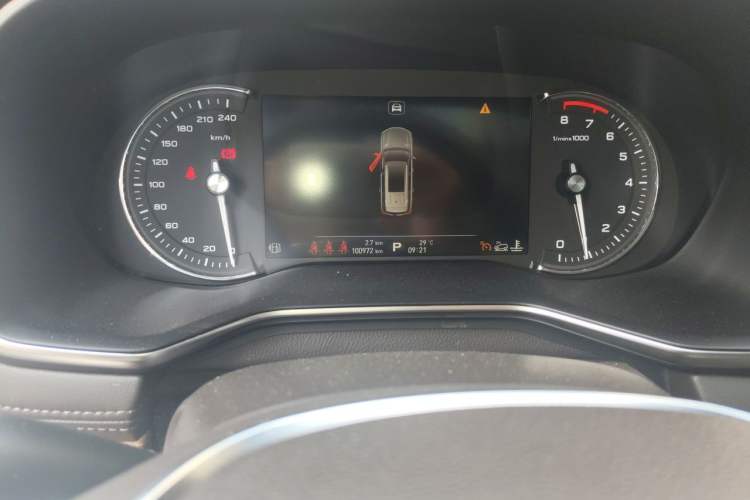 Used Roewe RX8 2018 30T Smart Connectivity Four-Wheel Drive Flagship Edition Odometer Close Up