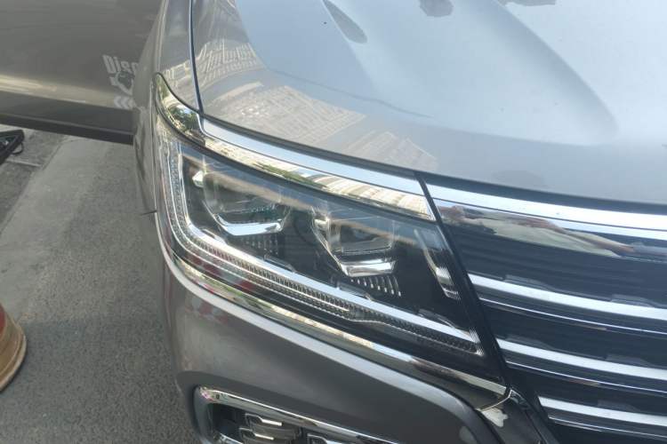 Used Roewe RX8 2018 30T Smart Connectivity Four-Wheel Drive Flagship Edition Right Front Headlight