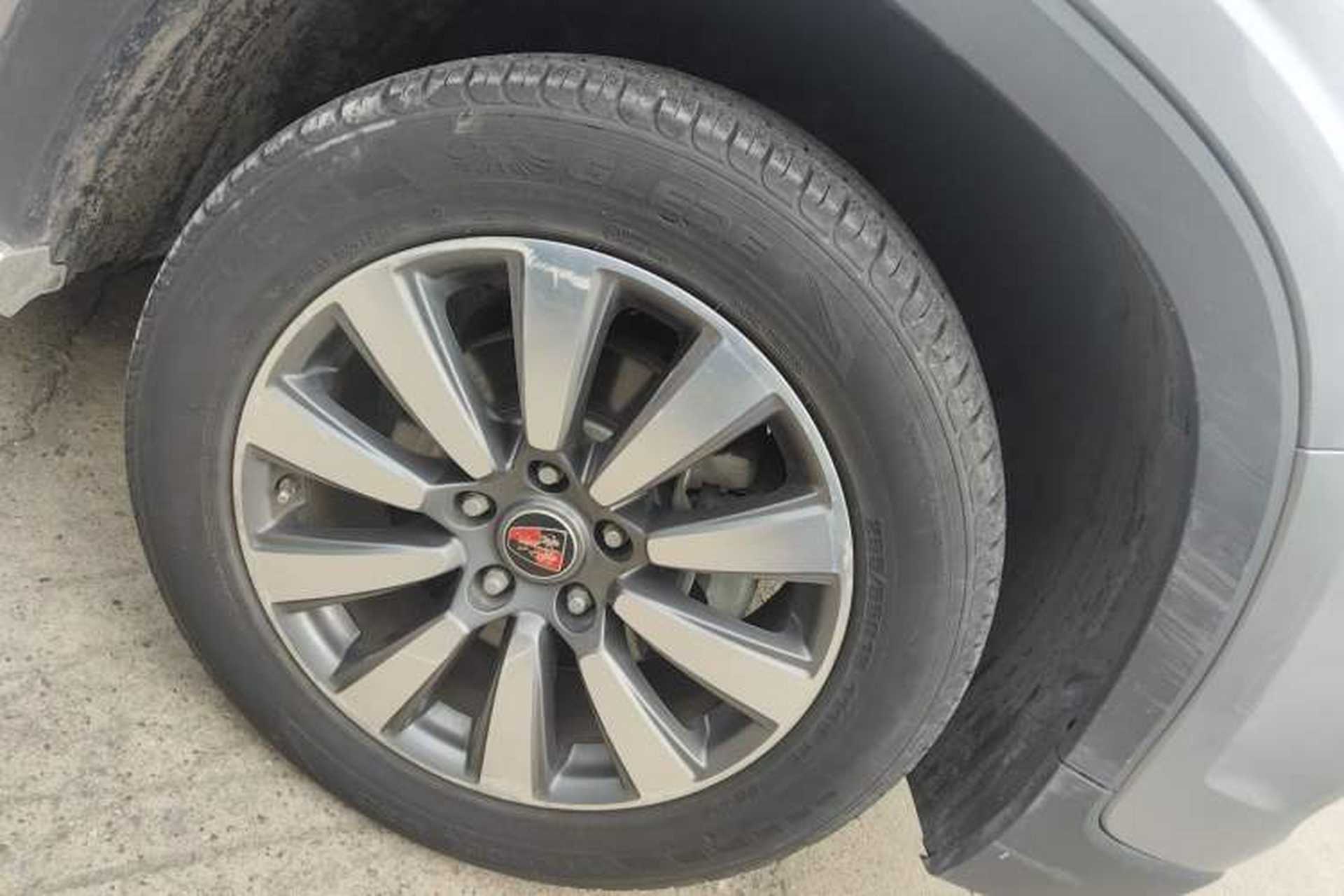 Used Roewe RX8 2018 30T Smart Connectivity Four-Wheel Drive Flagship Edition Right Front Wheel Hub
