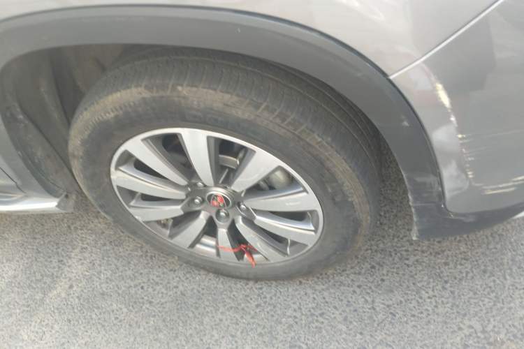 Used Roewe RX8 2018 30T Smart Connectivity Four-Wheel Drive Flagship Edition Right Front Wheel Hub