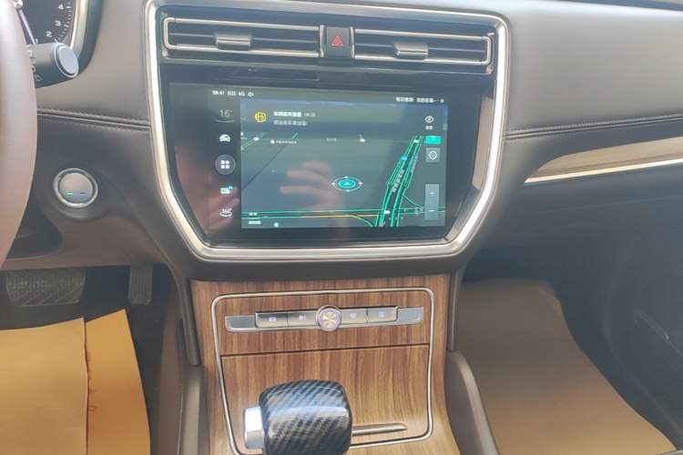 Used Roewe RX8 2018 30T Smart Connectivity All-Wheel Drive Supreme Edition Audio And AC Panel